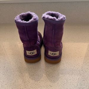 UGG Kids Classic Short II- Water Resistant